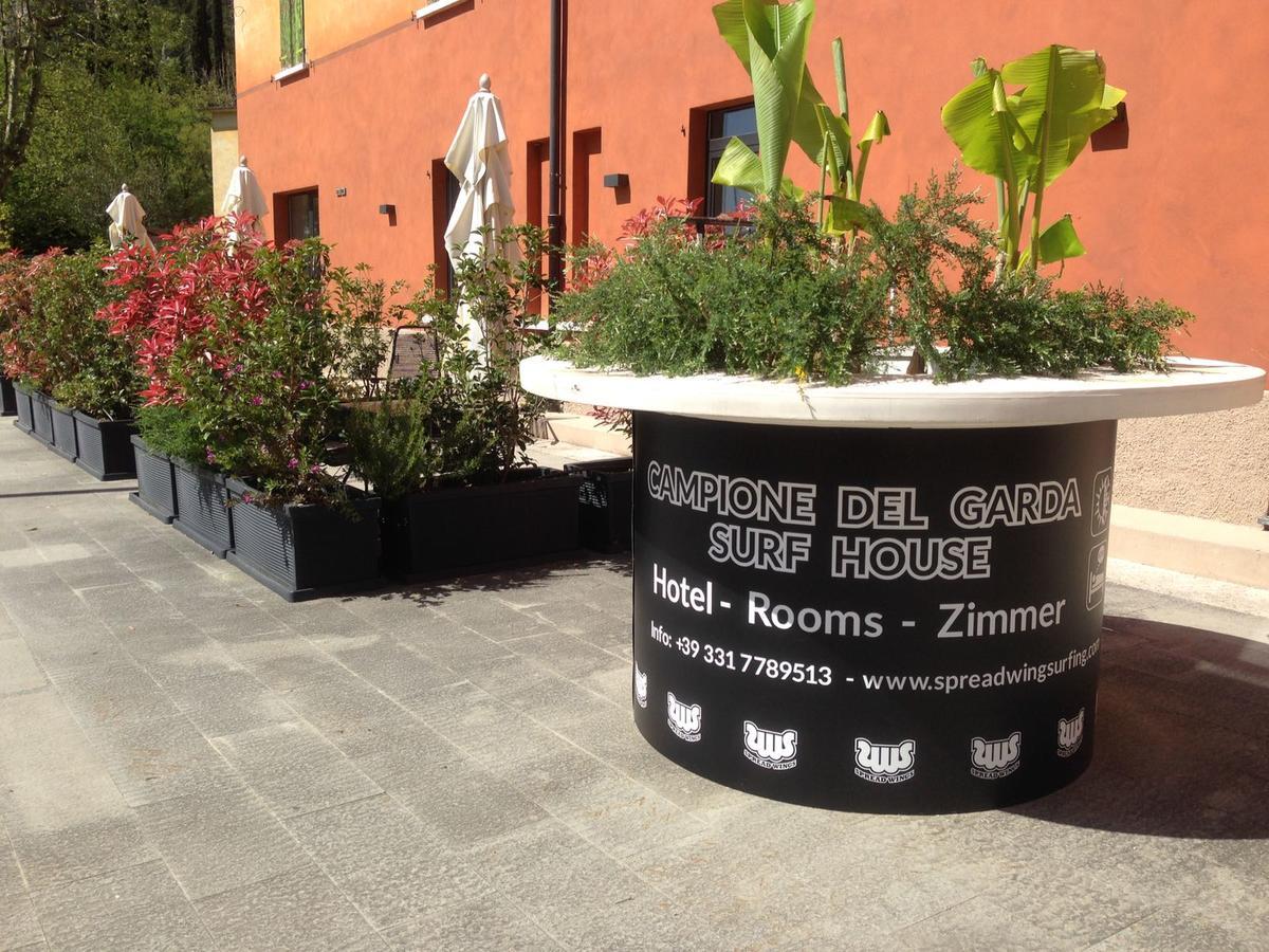הוסטל Pieve  Campione Del Garda Surf House מראה חיצוני תמונה